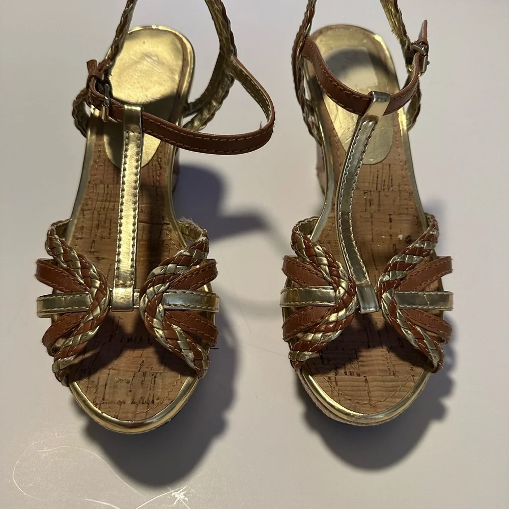 Marc Fisher Women's Wedge  Sandals 7 M US  Size Brown And Tan Cork Heels Preown